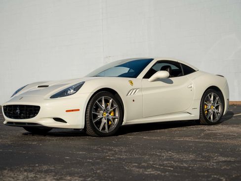 Used 2014 Ferrari California image 6