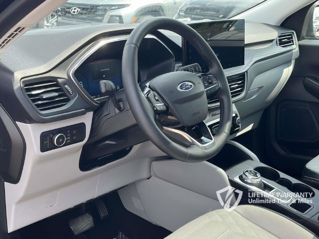 Used 2023 Ford Escape Platinum w/ Premium Technology Package AWD/4WD image 15