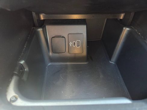 Used 2025 Ford Explorer Active w/ Active Comfort Package AWD/4WD image 18