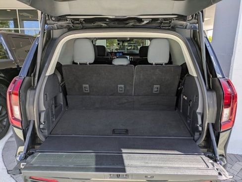 Certified 2025 Ford Expedition Active image 19