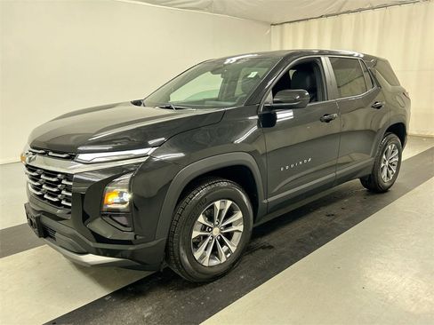 New 2026 Chevrolet Equinox LT w/ Convenience Package II image 5