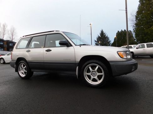 Used 1999 Subaru Forester L image 1