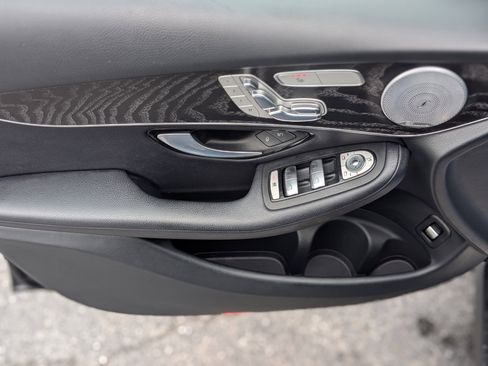 Used 2018 Mercedes-Benz GLC 300 4MATIC image 33