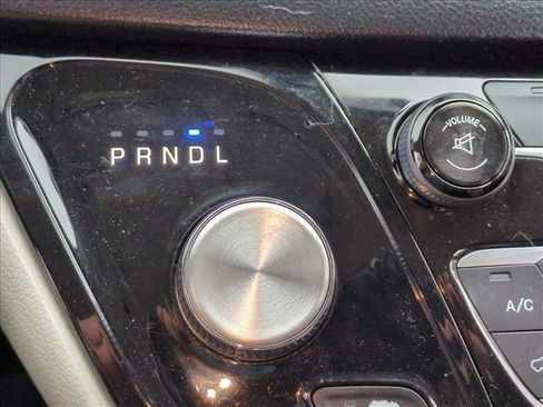 Used 2017 Chrysler Pacifica Touring-L image 10