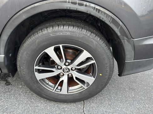 Used 2018 Toyota RAV4 XLE image 30