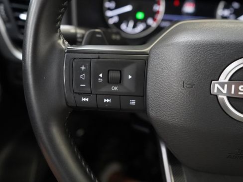Used 2025 Nissan Rogue SV FWD image 31