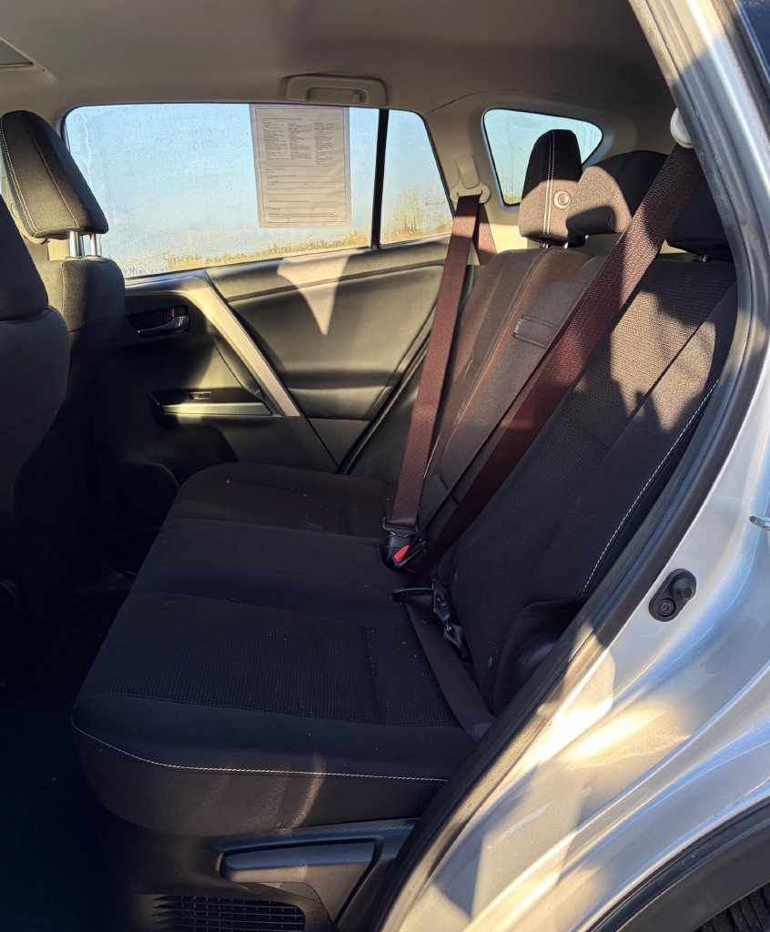 Used 2016 Toyota RAV4 XLE AWD/4WD image 17