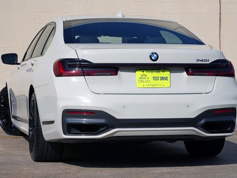 Used 2022 BMW 740i w/ M Sport Package RWD image 6