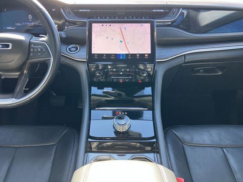 Used 2022 Jeep Grand Cherokee Limited w/ Luxury Tech Group II image 18