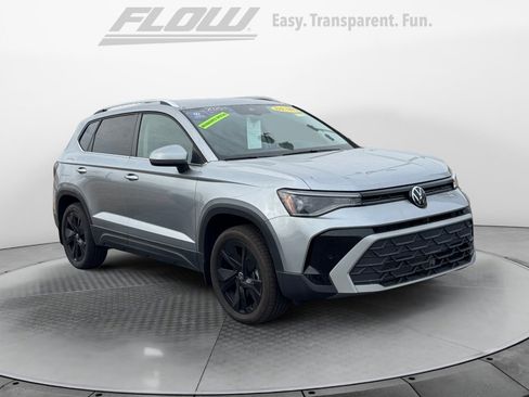 Certified 2025 Volkswagen Taos SE w/ Black Wheel Package image 1