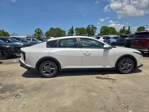 New 2026 Kia K4 FWD image 9