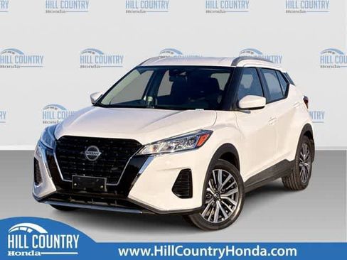 Used 2021 Nissan Kicks SV image 1