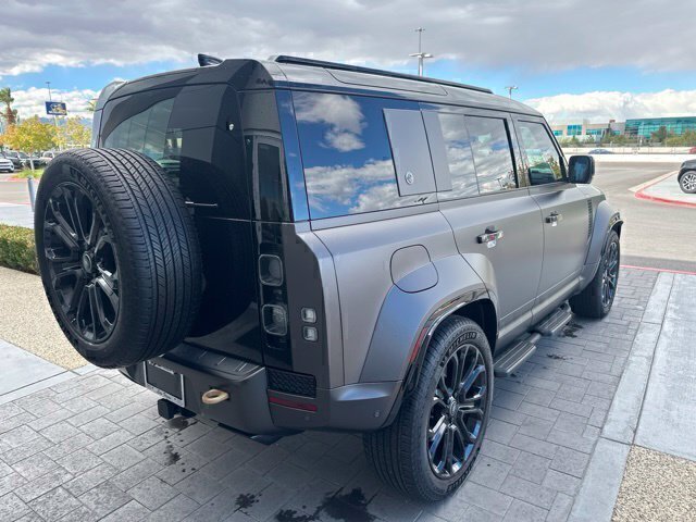 Used 2025 Land Rover Defender 110 AWD/4WD image 5