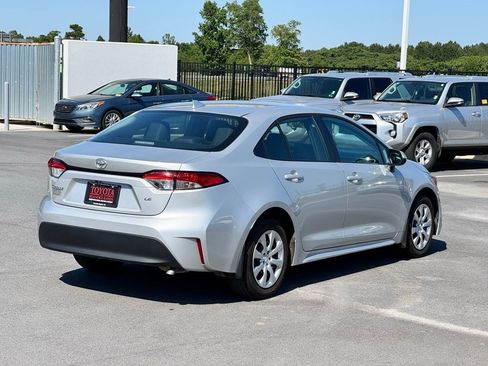 Used 2025 Toyota Corolla LE FWD image 9