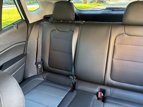 Used 2025 Chevrolet Trax LT image 33