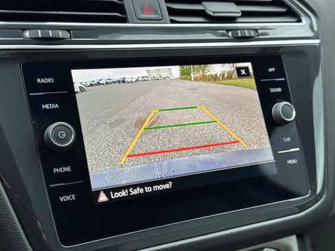 Used 2023 Volkswagen Tiguan SE image 4