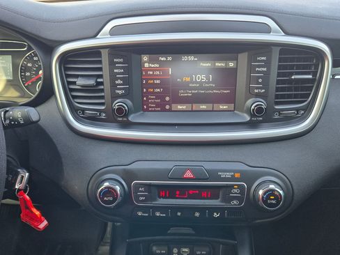 Certified 2019 Kia Sorento LX image 15