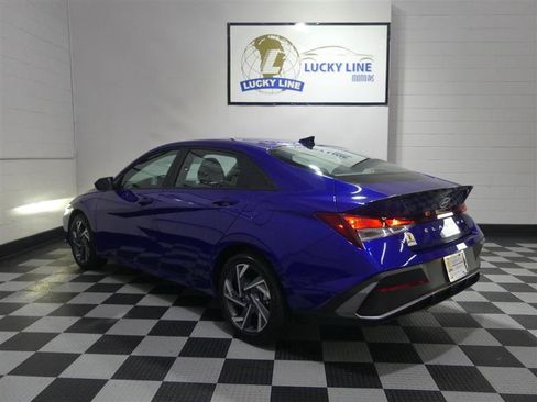 Used 2025 Hyundai Elantra Sport FWD image 11