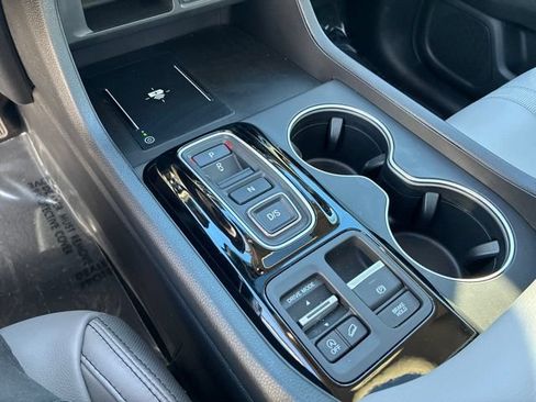 Certified 2025 Honda Pilot Touring image 18