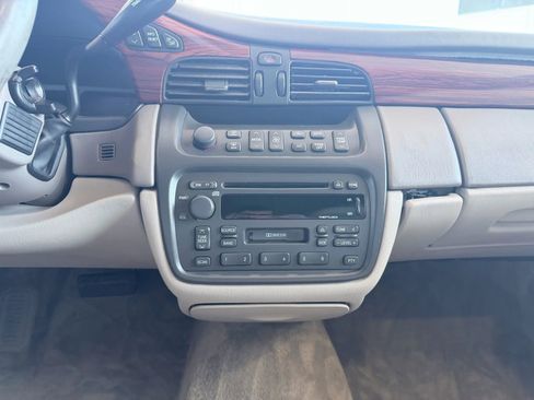 Used 2002 Cadillac De Ville Sedan 4D w/ Comfort/Convenience Pkg image 24