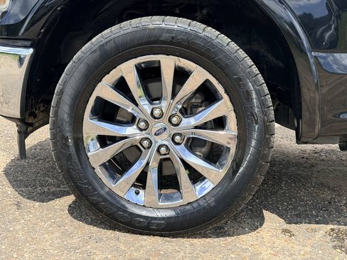 Used 2017 Ford F150 Lariat w/ Equipment Group 502A Luxury AWD/4WD image 9