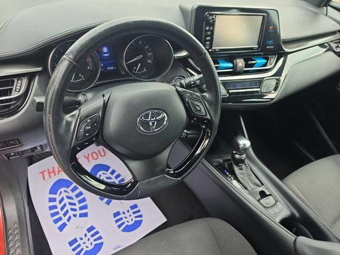 Used 2018 Toyota C-HR XLE FWD image 21