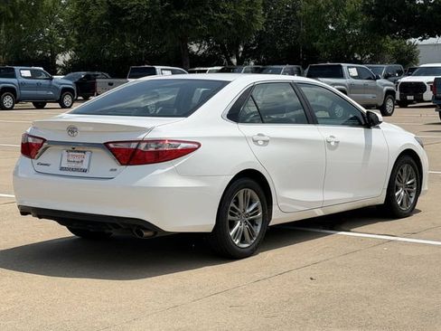 Used 2015 Toyota Camry SE FWD image 4