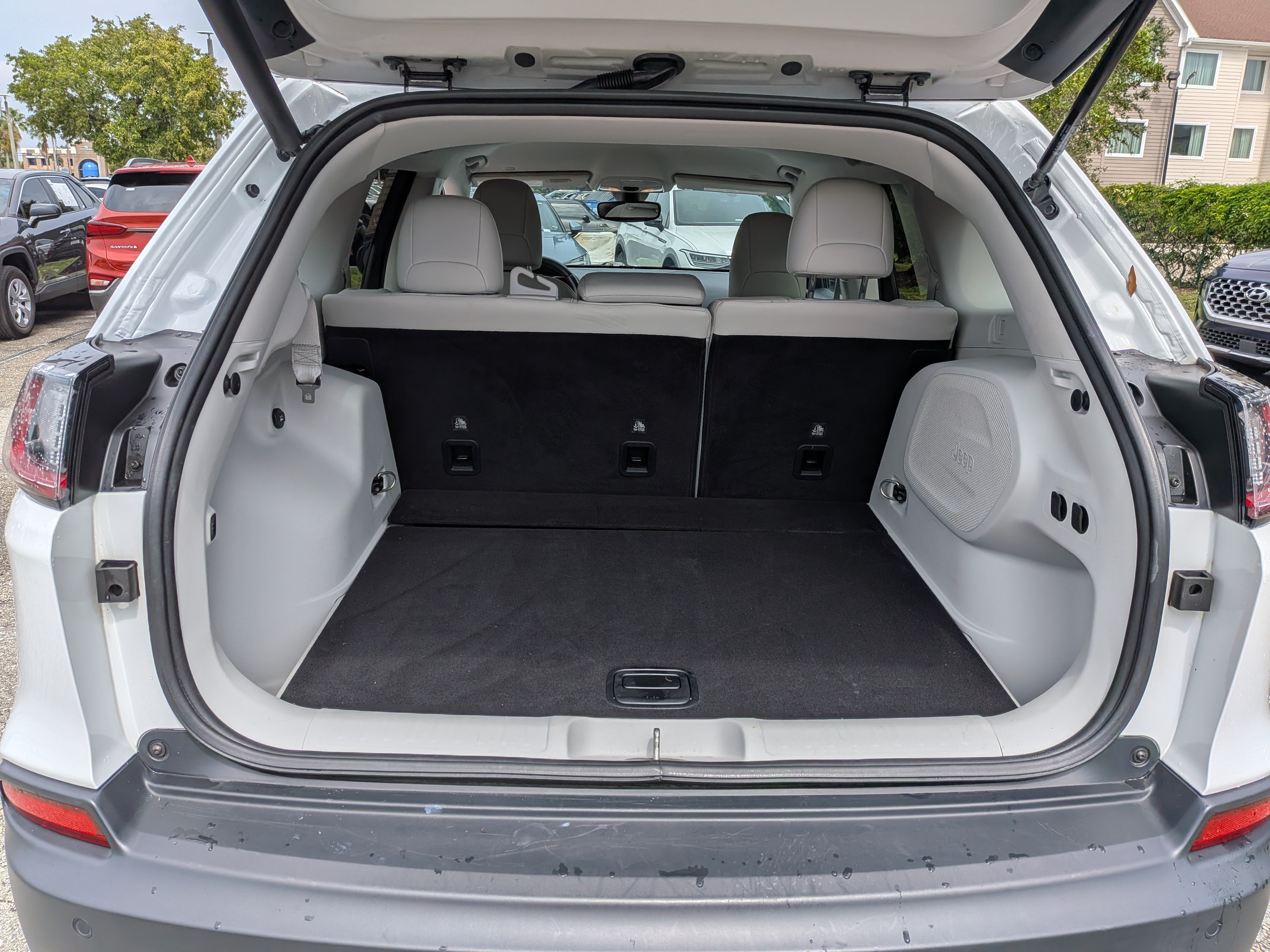 Used 2020 Jeep Cherokee Limited FWD image 13