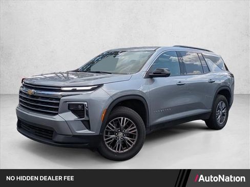 Used 2024 Chevrolet Traverse LT FWD image 1