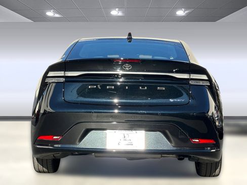 Used 2025 Toyota Prius Plug-In Hybrid image 10