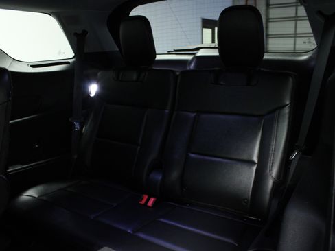 Used 2022 Ford Explorer Limited w/ Equipment Group 301A RWD image 14