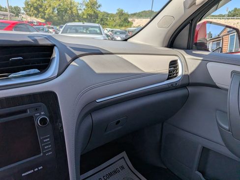 Used 2015 Chevrolet Traverse LT FWD image 19