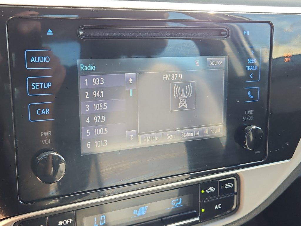 Used 2019 Toyota Corolla LE FWD image 22