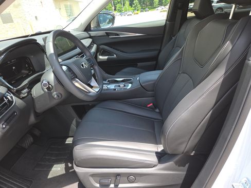 Used 2026 INFINITI QX60 Luxe w/ Family Package FWD image 5