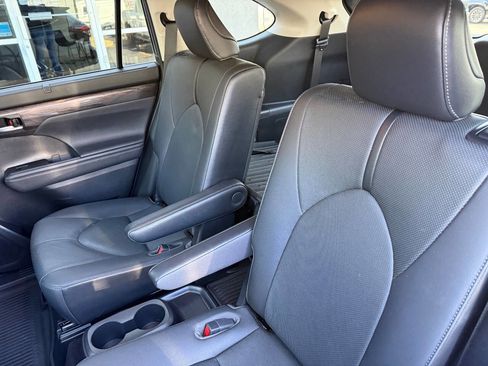 Used 2021 Toyota Highlander Limited image 20