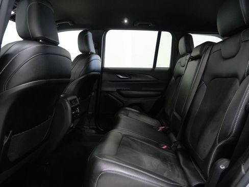 Used 2024 Jeep Grand Cherokee Altitude AWD/4WD image 24