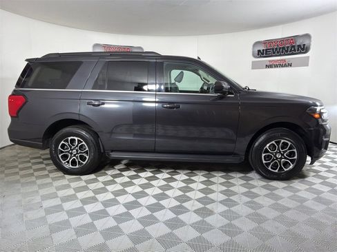Used 2024 Ford Expedition XLT image 3