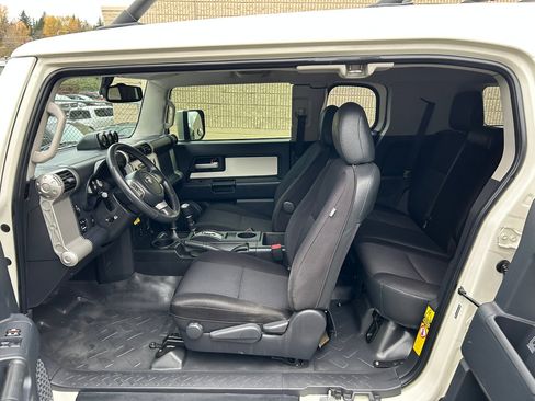 Used 2014 Toyota FJ Cruiser 4WD w/ Upgrade Package image 11