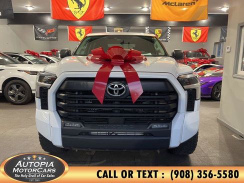 Used 2022 Toyota Tundra SR5 w/ SR5 Convenience Package AWD/4WD image 7