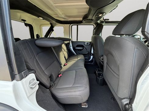 Used 2018 Jeep Wrangler Unlimited Sport S AWD/4WD image 33