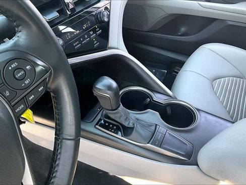 Used 2022 Toyota Camry SE image 16