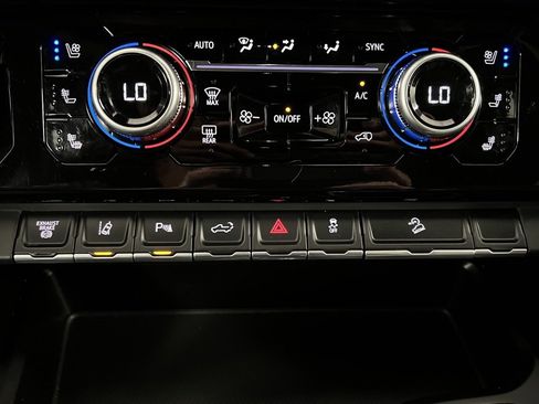 Used 2024 GMC Sierra 2500 Denali w/ Denali Reserve Package image 44