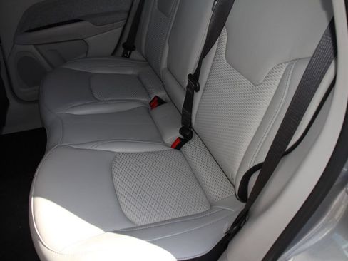 Used 2022 Jeep Compass Latitude FWD image 20
