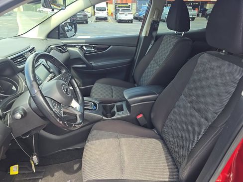 Used 2021 Nissan Rogue Sport SV FWD image 3