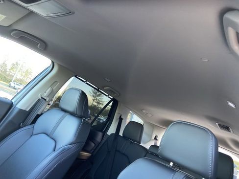 Used 2025 Honda Pilot EX-L image 29