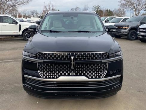 New 2025 Lincoln Navigator Reserve image 2