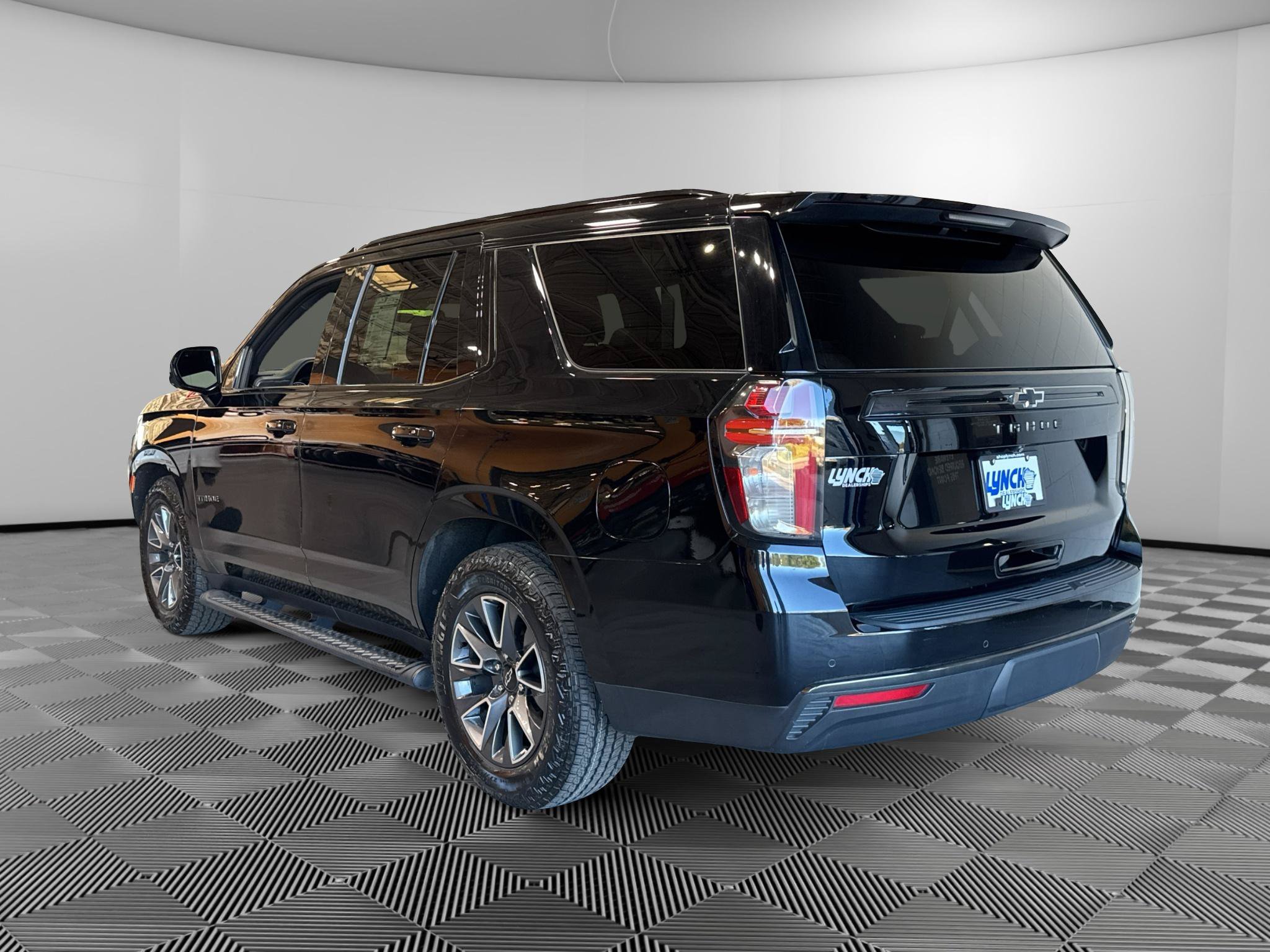 Used 2021 Chevrolet Tahoe Z71 w/ Z71 Off-Road Package AWD/4WD image 3
