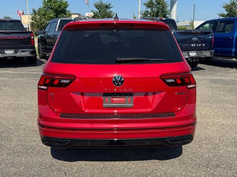 Used 2024 Volkswagen Tiguan SE R-Line w/ MDO Package, Two-Row AWD/4WD image 4