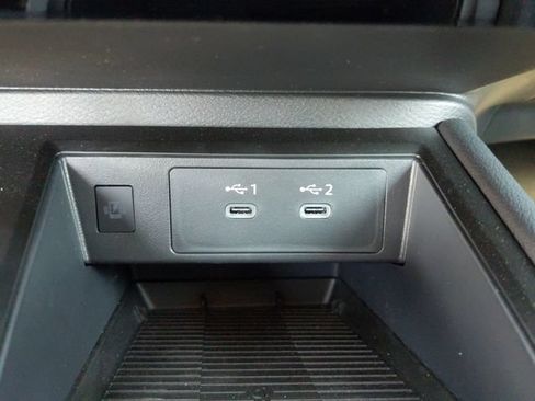 Certified 2025 Nissan Kicks SR FWD image 34
