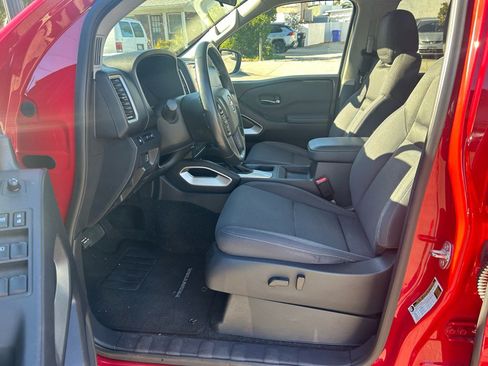 Used 2023 Nissan Frontier SV w/ SV Convenience Package image 6